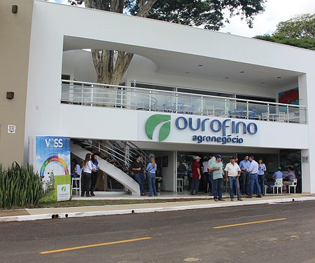 Notícias - Equipe da Ourofino Saúde Animal orienta pecuaristas na Expogenética