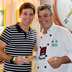 Notícias - Ourofino recebe Marcio Atalla durante a PorkExpo 2014